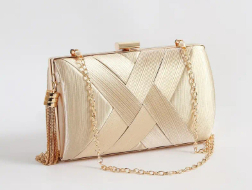 Elegant braided clutch in Gold