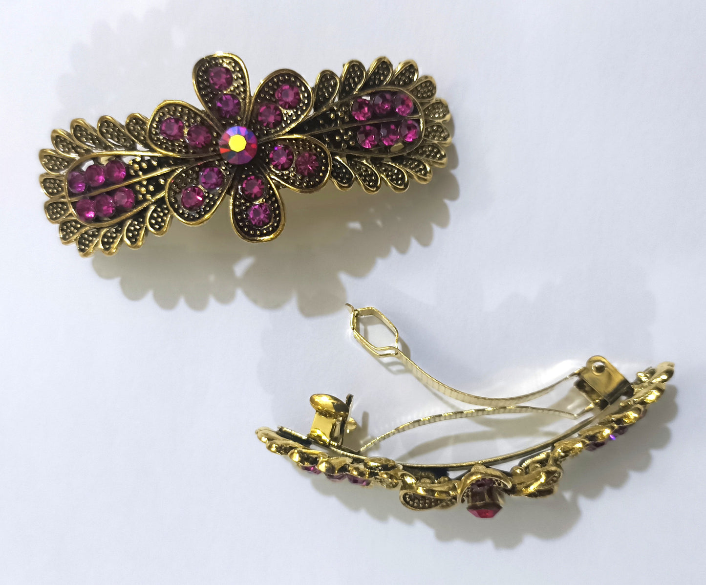 Stylish hair clip with rhinestones