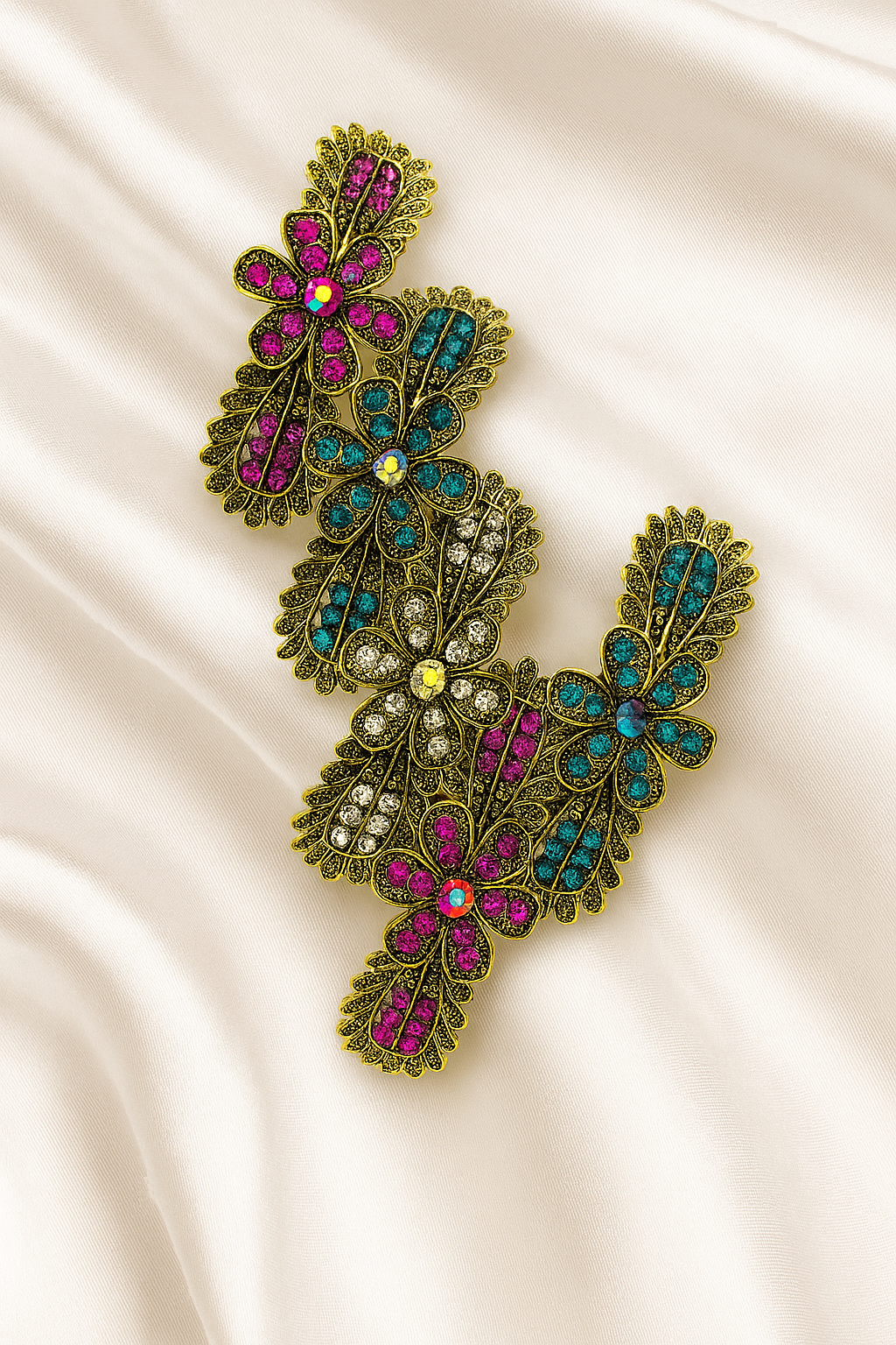 Stylish hair clip with rhinestones