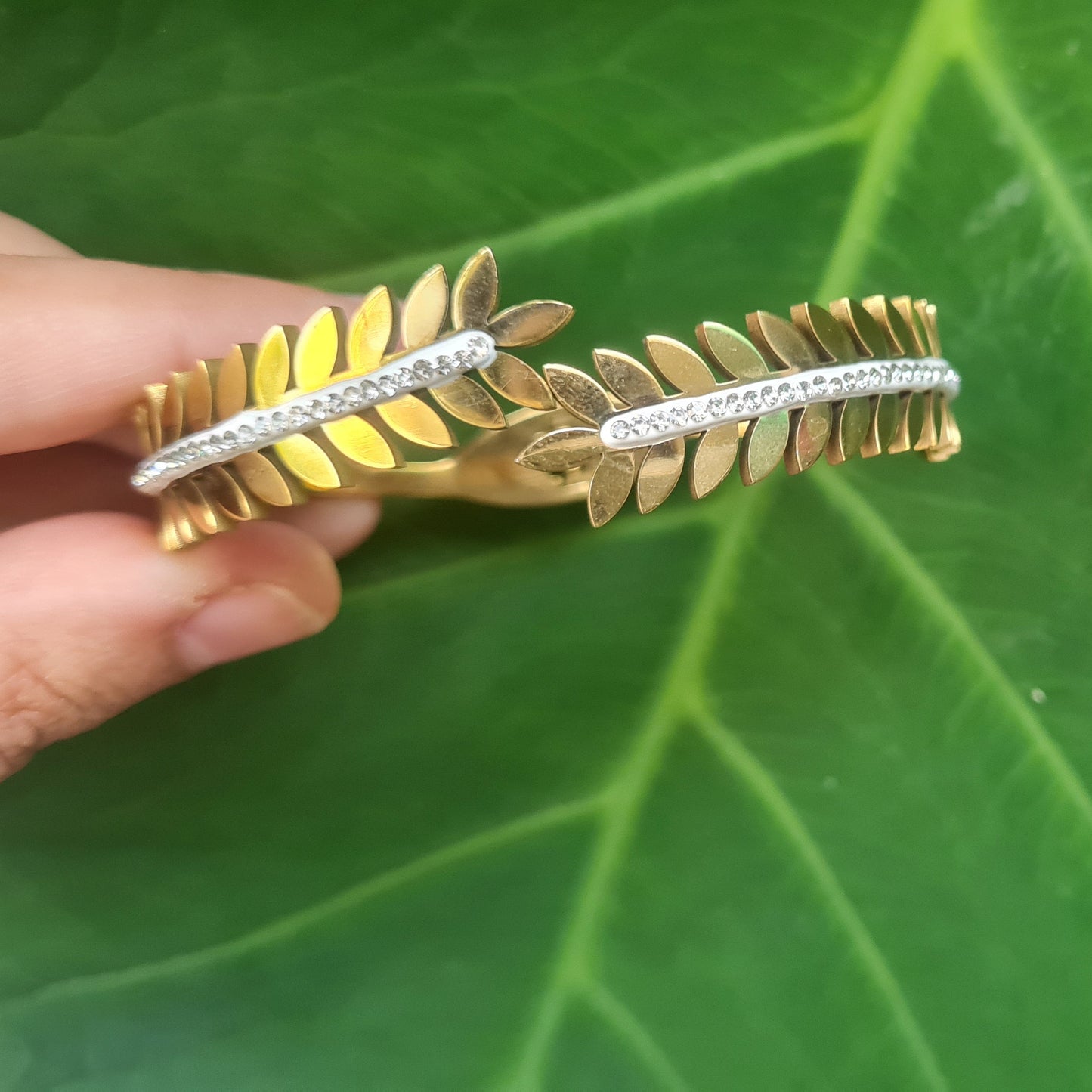 Leaf Handcuff