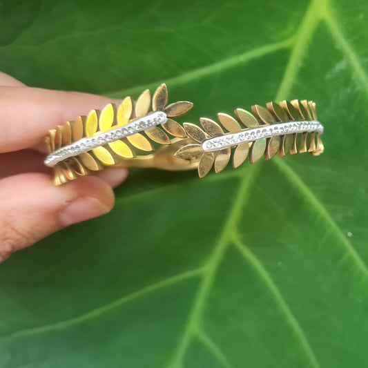 Leaf Handcuff