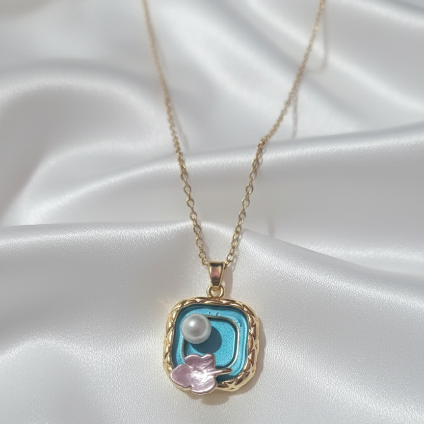 French Beauty Lockets