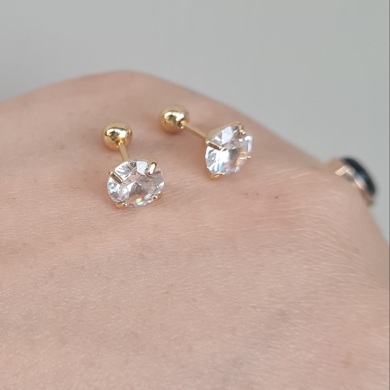 Sparkling Ear Studs (Pair)