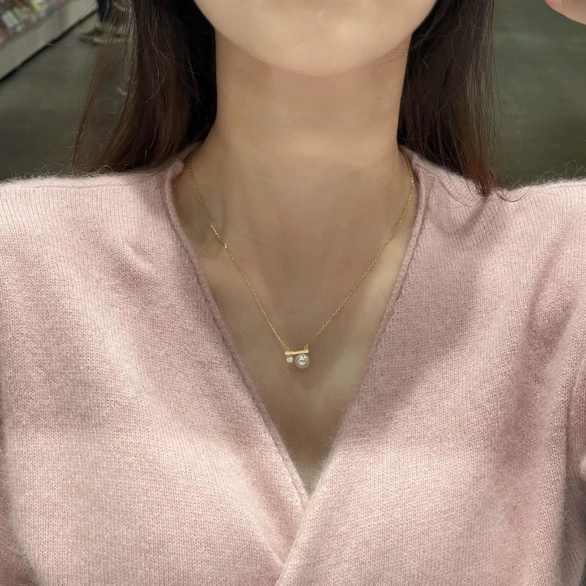 Minimalistic Pearl Locket