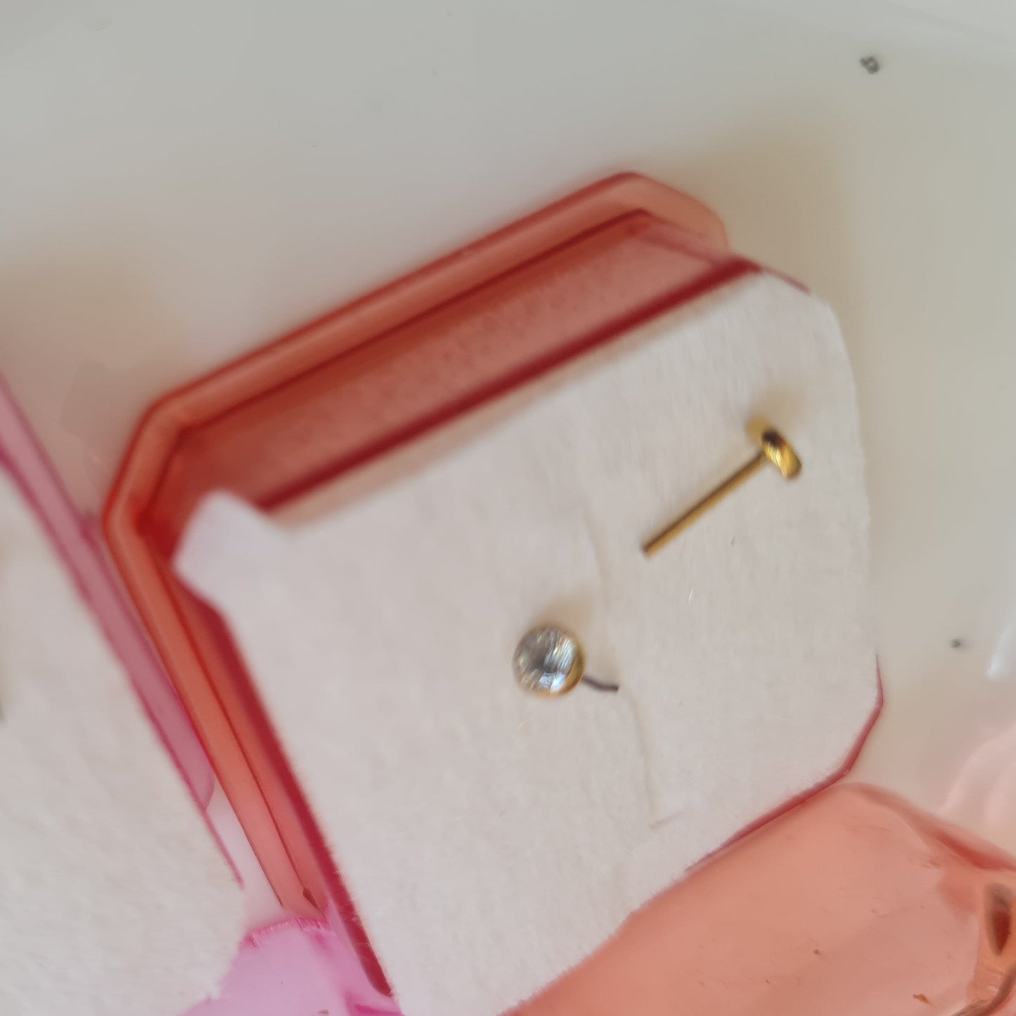 Smooth 1-Stone Nose Pin (Easy to Wear)