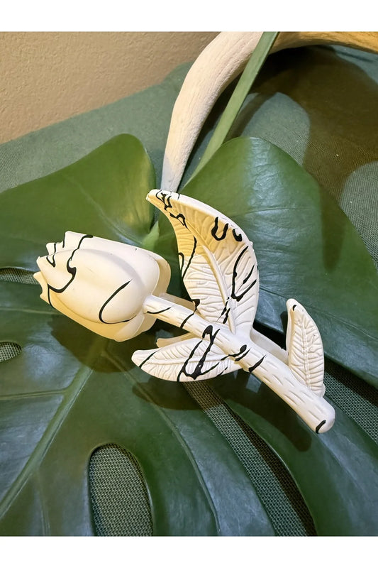 Tulip claw clip