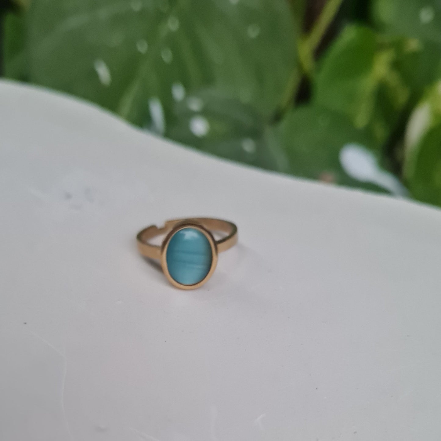 Cat eye stone ring
