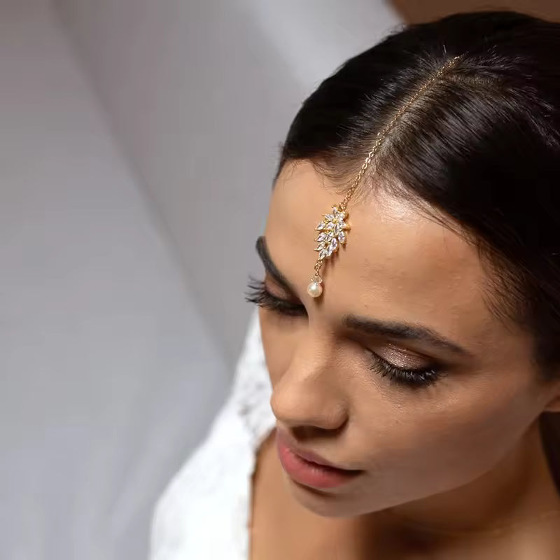 Pearl and Zircon Bindiya